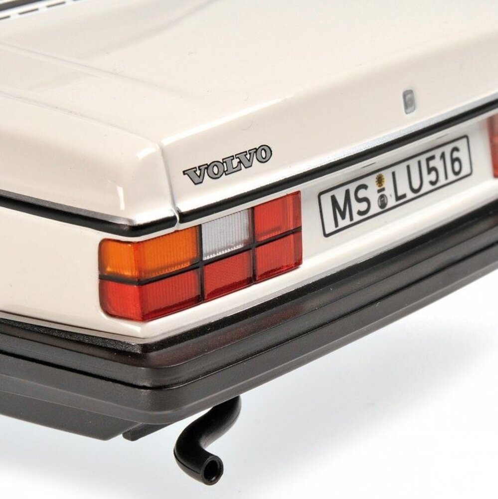Volvo Volvo 240 GL 1986 - 1:18 - Minichamps