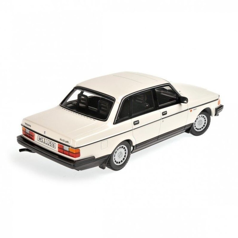 Volvo Volvo 240 GL 1986 - 1:18 - Minichamps