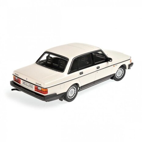 Volvo Volvo 240 GL 1986 - 1:18 - Minichamps