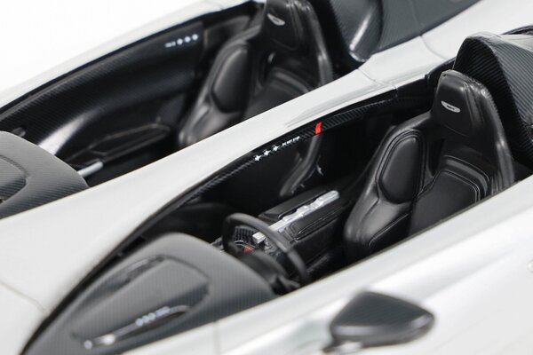 Aston Martin Aston Martin V12 Speedster - 1:18 - GT Spirit Aston Martin Aston Martin V12 Speedster - 1:18 - GT Spirit