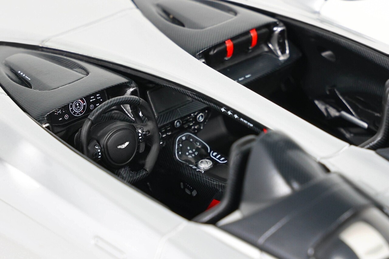 Aston Martin Aston Martin V12 Speedster - 1:18 - GT Spirit Aston Martin Aston Martin V12 Speedster - 1:18 - GT Spirit