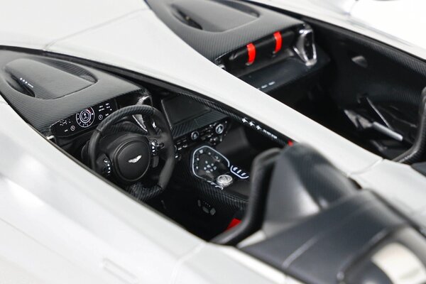 Aston Martin Aston Martin V12 Speedster - 1:18 - GT Spirit Aston Martin Aston Martin V12 Speedster - 1:18 - GT Spirit