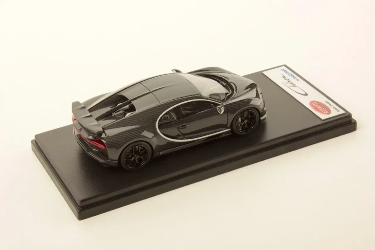 Bugatti Bugatti Chiron Sport #16 Wing Up 2019 Silver Frame - 1:43 - LookSmart Bugatti Bugatti Chiron Sport #16 Wing Up 2019 Silver Frame - 1:43 - LookSmart
