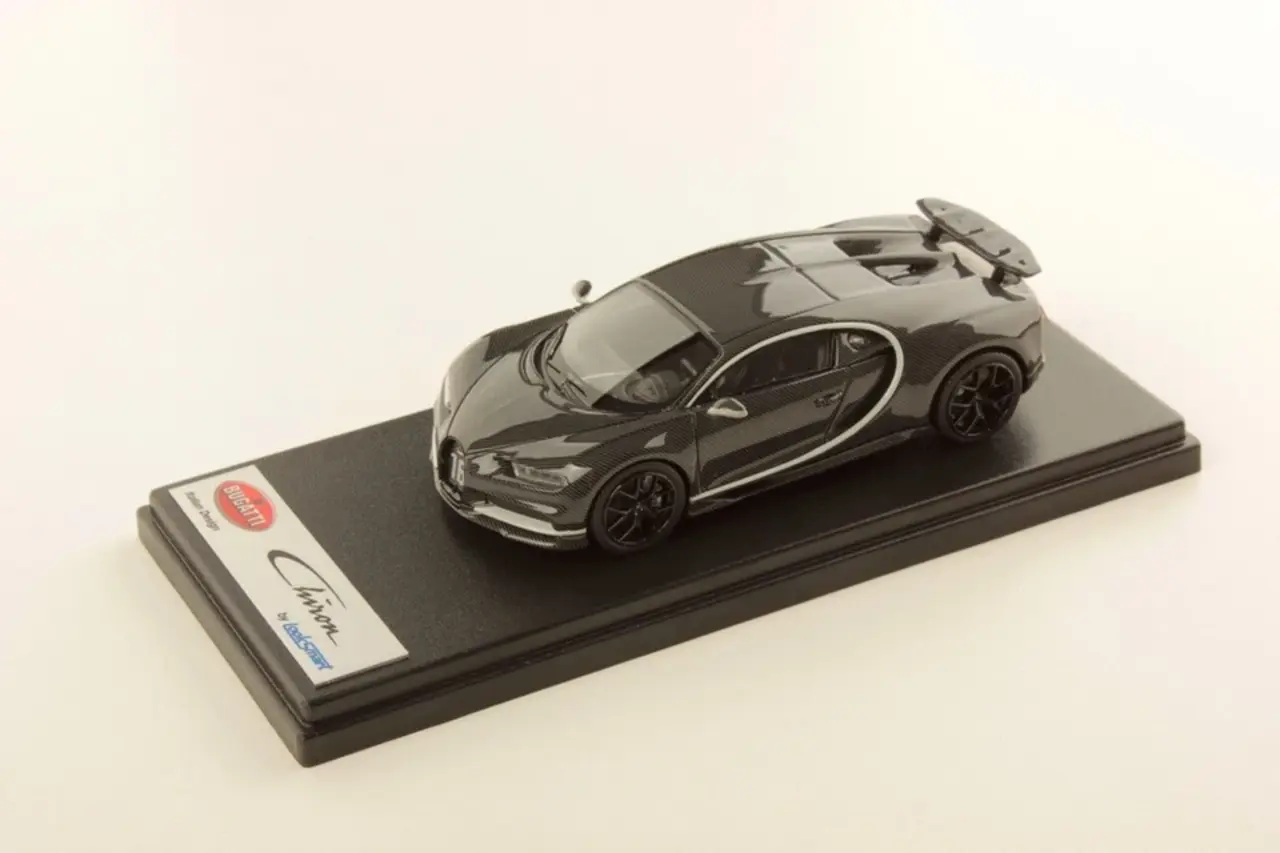 Bugatti Bugatti Chiron Sport #16 Wing Up 2019 Italian Red Frame - 1:43 - LookSmart Bugatti Bugatti Chiron Sport #16 Wing Up 2019 Italian Red Frame - 1:43 - LookSmart
