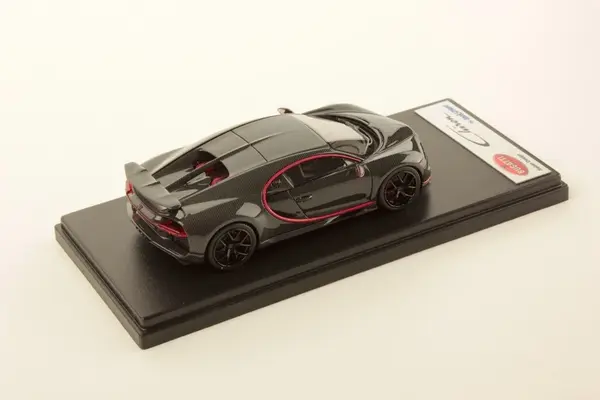 Bugatti Bugatti Chiron Sport #16 Wing Up 2019 Italian Red Frame - 1:43 - LookSmart Bugatti Bugatti Chiron Sport #16 Wing Up 2019 Italian Red Frame - 1:43 - LookSmart