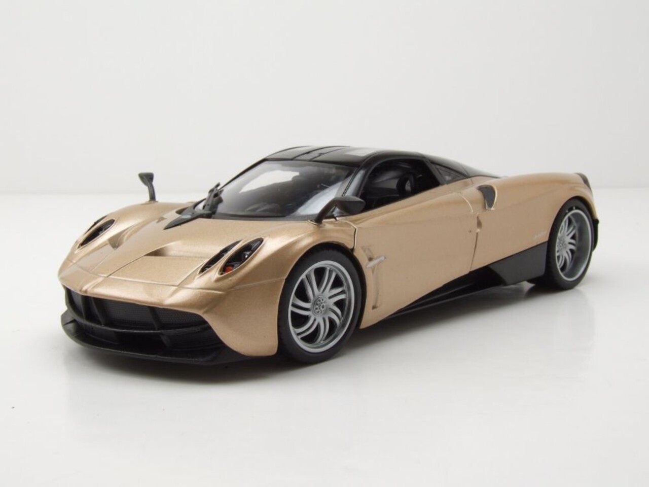 Pagani Pagani Huayra 2017 - 1:24 - Motor Max Pagani Pagani Huayra 2017 - 1:24 - Motor Max