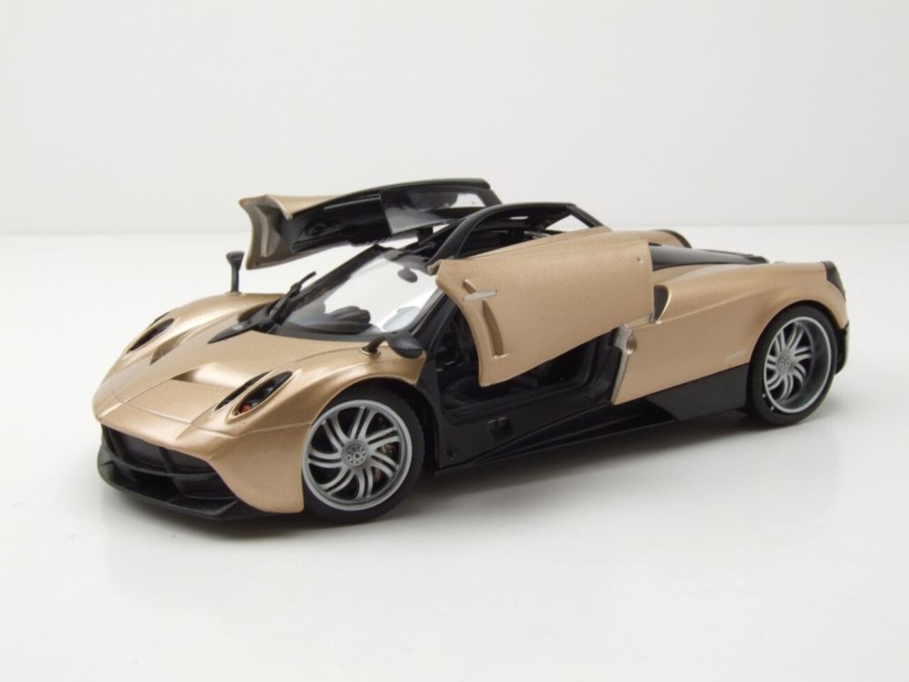 Pagani Pagani Huayra 2017 - 1:24 - Motor Max Pagani Pagani Huayra 2017 - 1:24 - Motor Max