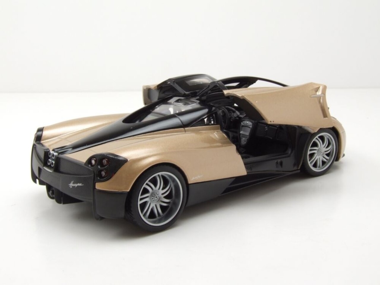 Pagani Pagani Huayra 2017 - 1:24 - Motor Max Pagani Pagani Huayra 2017 - 1:24 - Motor Max