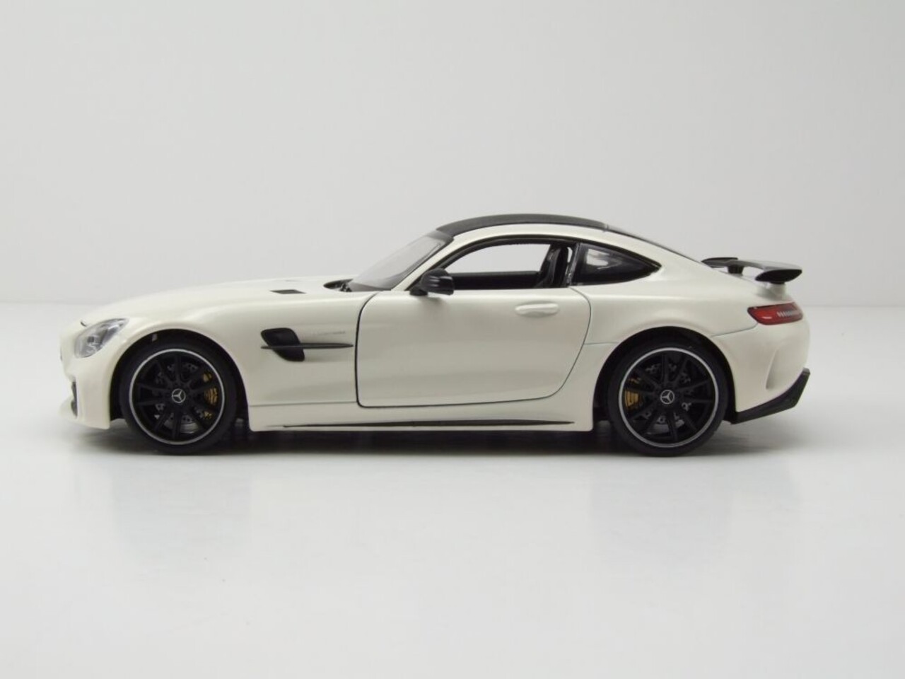 Mercedes-Benz Mercedes-Benz AMG GT R (C190) 2017- 1:24 - Welly Mercedes-Benz Mercedes-Benz AMG GT R (C190) 2017- 1:24 - Welly