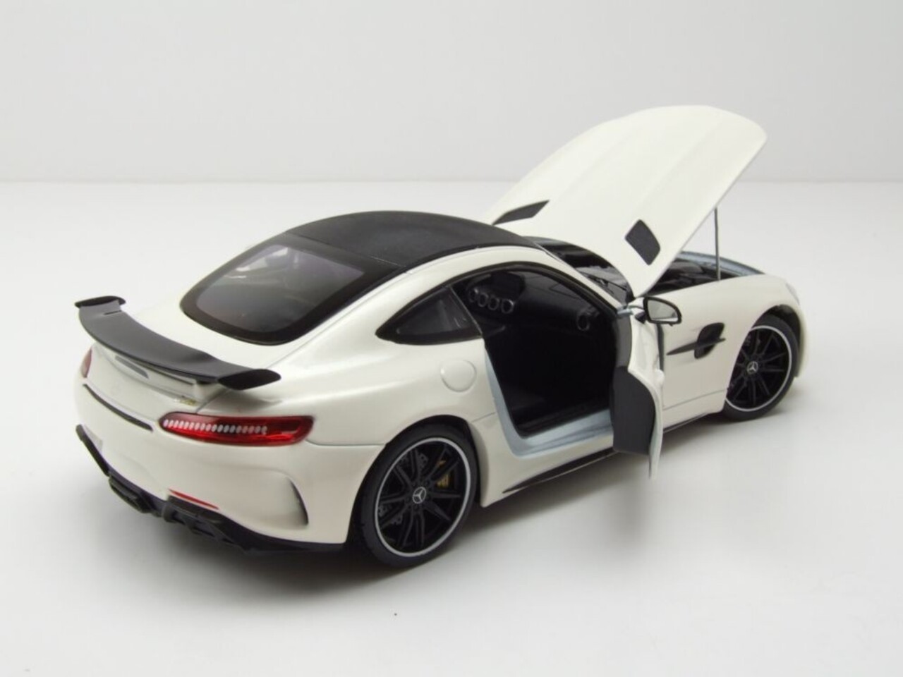 Mercedes-Benz Mercedes-Benz AMG GT R (C190) 2017- 1:24 - Welly Mercedes-Benz Mercedes-Benz AMG GT R (C190) 2017- 1:24 - Welly