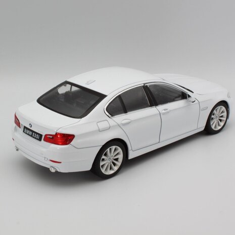 BMW BMW 535i (F10) 2010 - 1:24 - Welly BMW BMW 535i (F10) 2010 - 1:24 - Welly