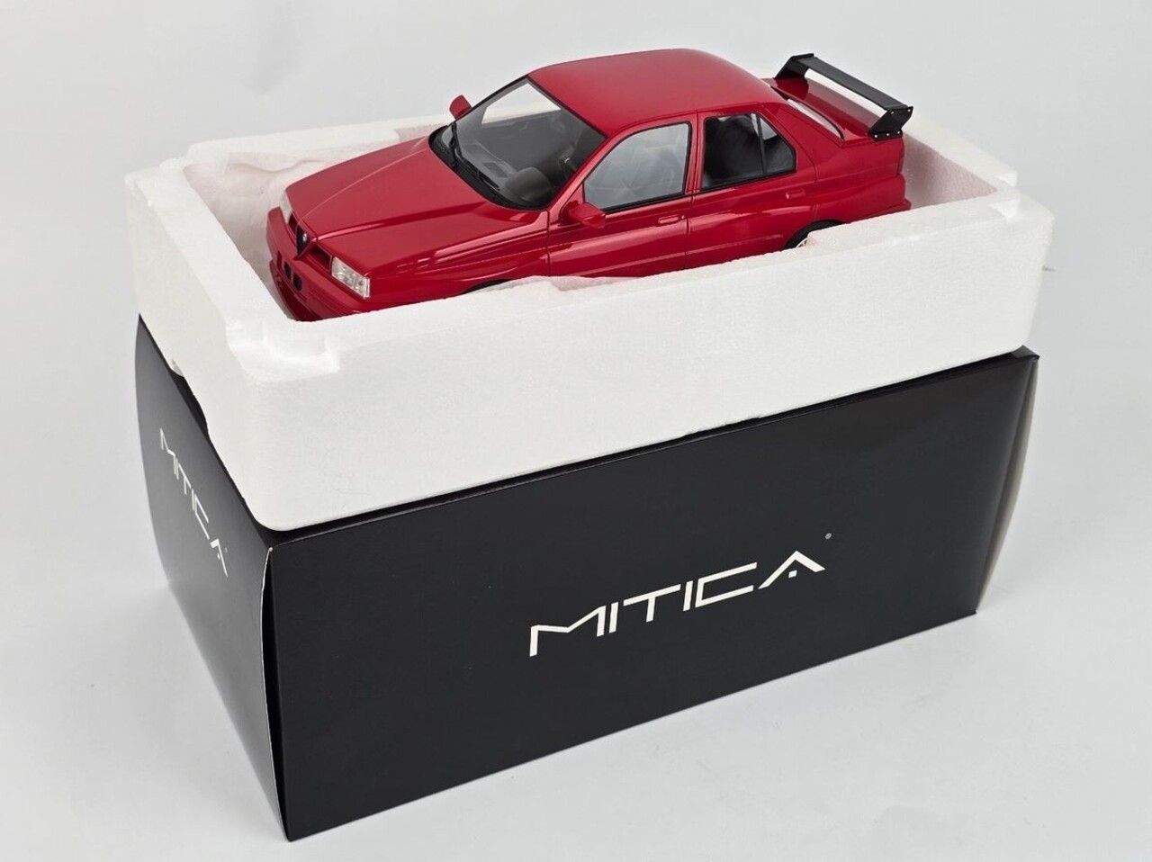 Alfa Romeo Alfa Romeo 155 GTA 1993 - 1:18 - Mitica