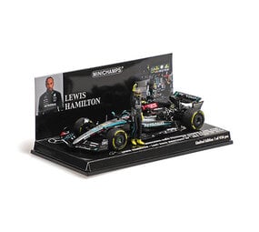 Formule 1 Mercedes-AMG Petronas F1 W15 E Perf., Hamilton, Last Race Mercedes GP Abu Dhabi '24 + figurine - 1:43 - Minichamps