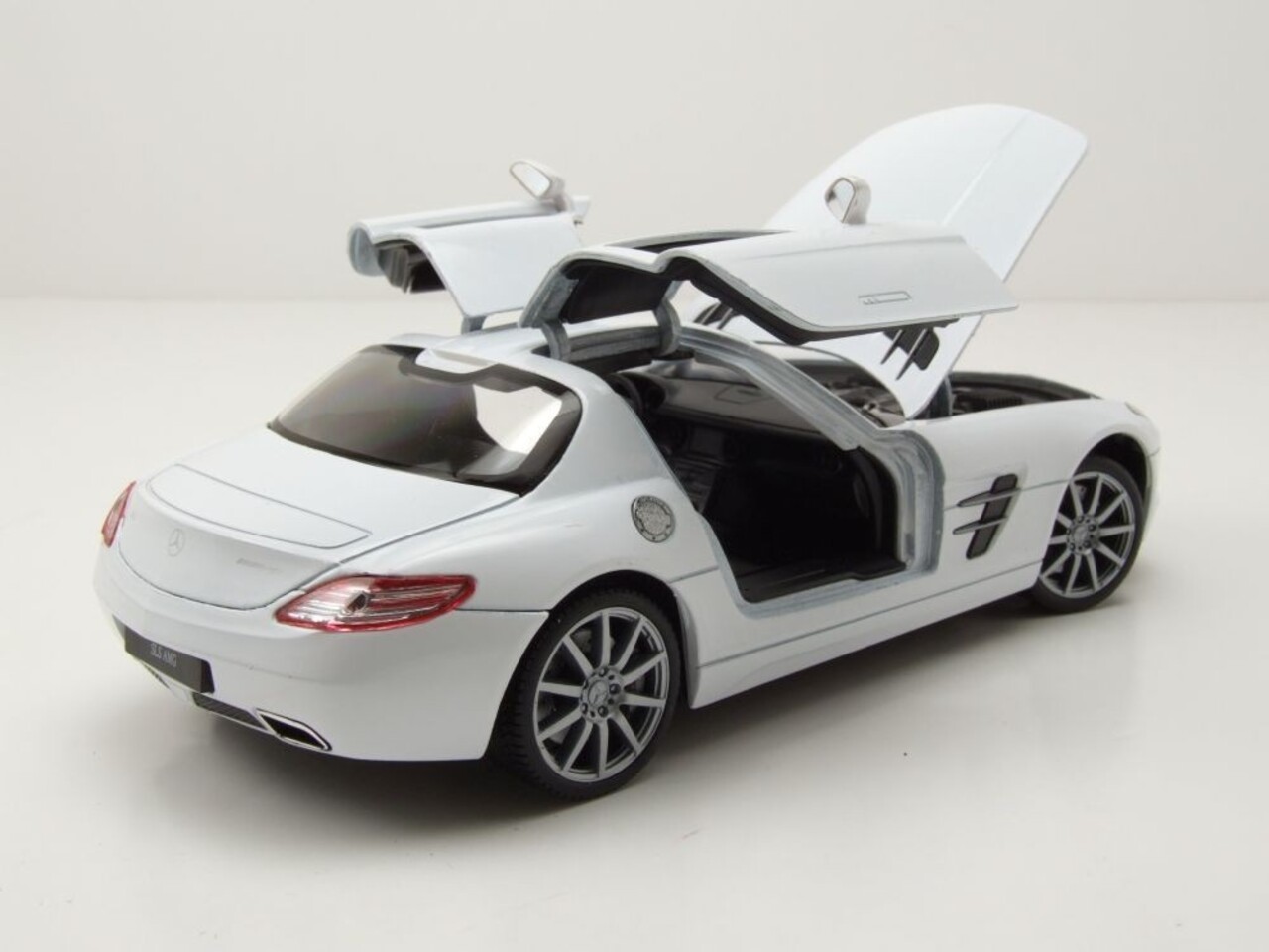 Mercedes-Benz Mercedes-Benz SLS AMG 2010 - 1:24 - Welly Mercedes-Benz Mercedes-Benz SLS AMG 2010 - 1:24 - Welly