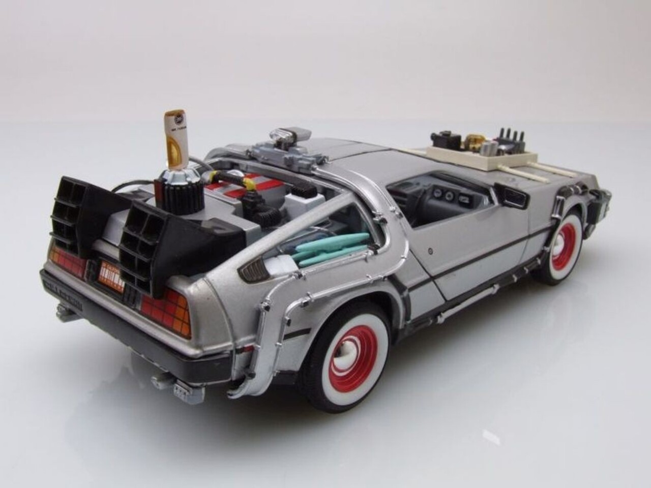 Movie Memorabilia DeLorean Time Machine Back To The Future III 1987 - 1:24 - Welly