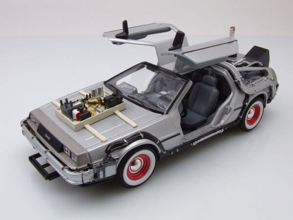 Movie Memorabilia DeLorean Time Machine Back To The Future III 1987 - 1:24 - Welly