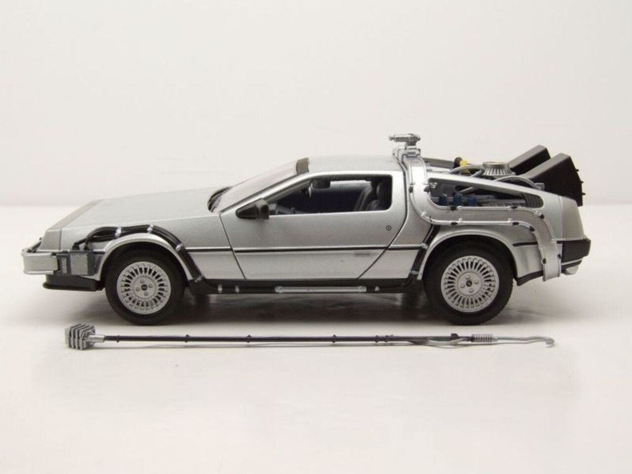 Movie Memorabilia DeLorean Time Machine Back To The Future I 1983 - 1:24 - Welly