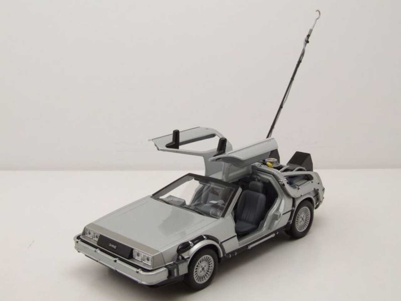 Movie Memorabilia DeLorean Time Machine Back To The Future I 1983 - 1:24 - Welly