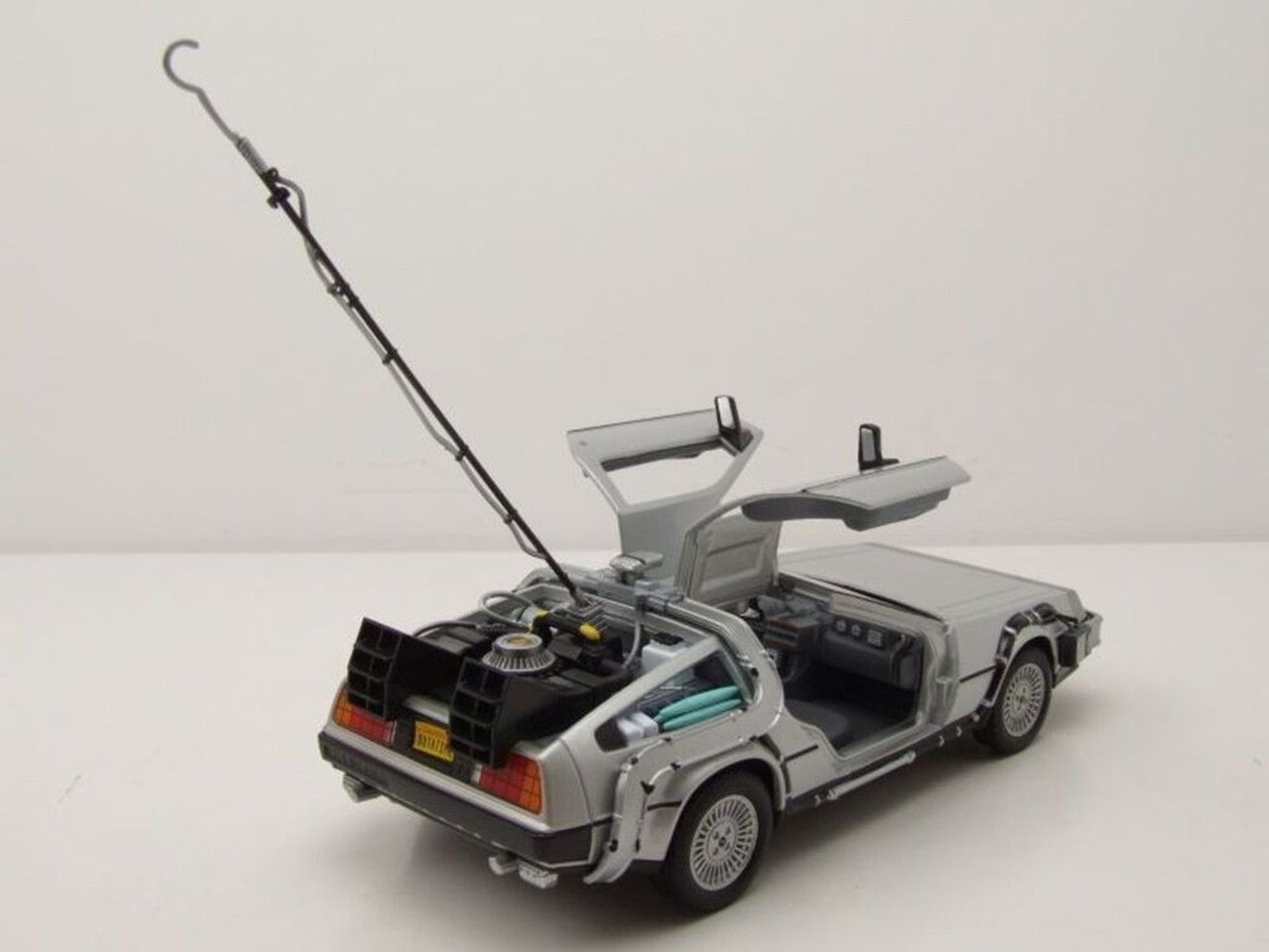 Movie Memorabilia DeLorean Time Machine Back To The Future I 1983 - 1:24 - Welly