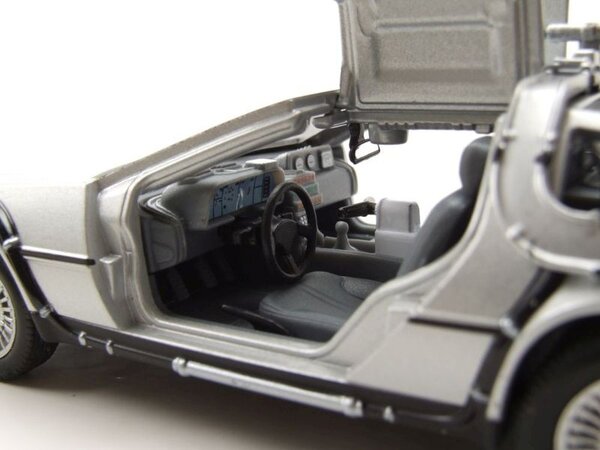 Movie Memorabilia DeLorean Time Machine Back To The Future I 1983 - 1:24 - Welly