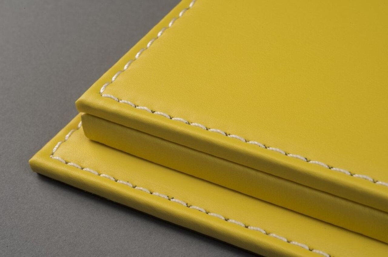 Atlantic Acrylic Display Case Mulhouse + Yellow Leather Base - 1:12 - Atlantic Atlantic Acrylic Display Case Mulhouse + Yellow Leather Base - 1:12 - Atlantic