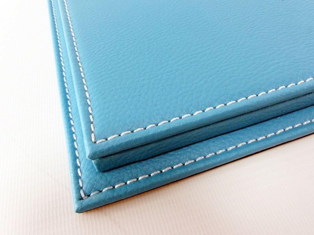 Atlantic Acrylic Display Case Mulhouse + Blue/Green Leather Base - 1:12 - Atlantic Atlantic Acrylic Display Case Mulhouse + Blue/Green Leather Base - 1:12 - Atlantic