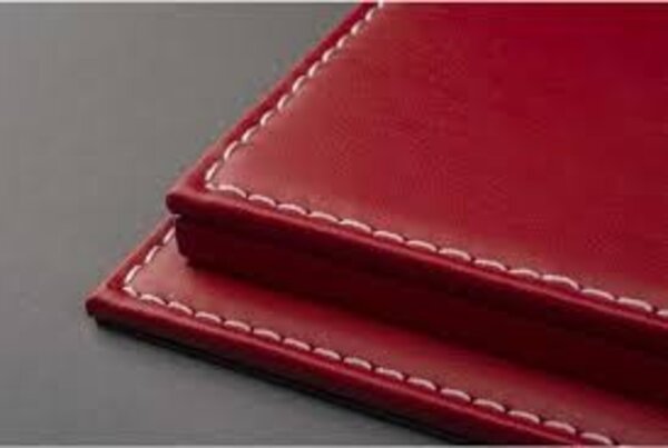Atlantic Acrylic Display Case Mulhouse + Red Leather Base - 1:12 - Atlantic Atlantic Acrylic Display Case Mulhouse + Red Leather Base - 1:12 - Atlantic