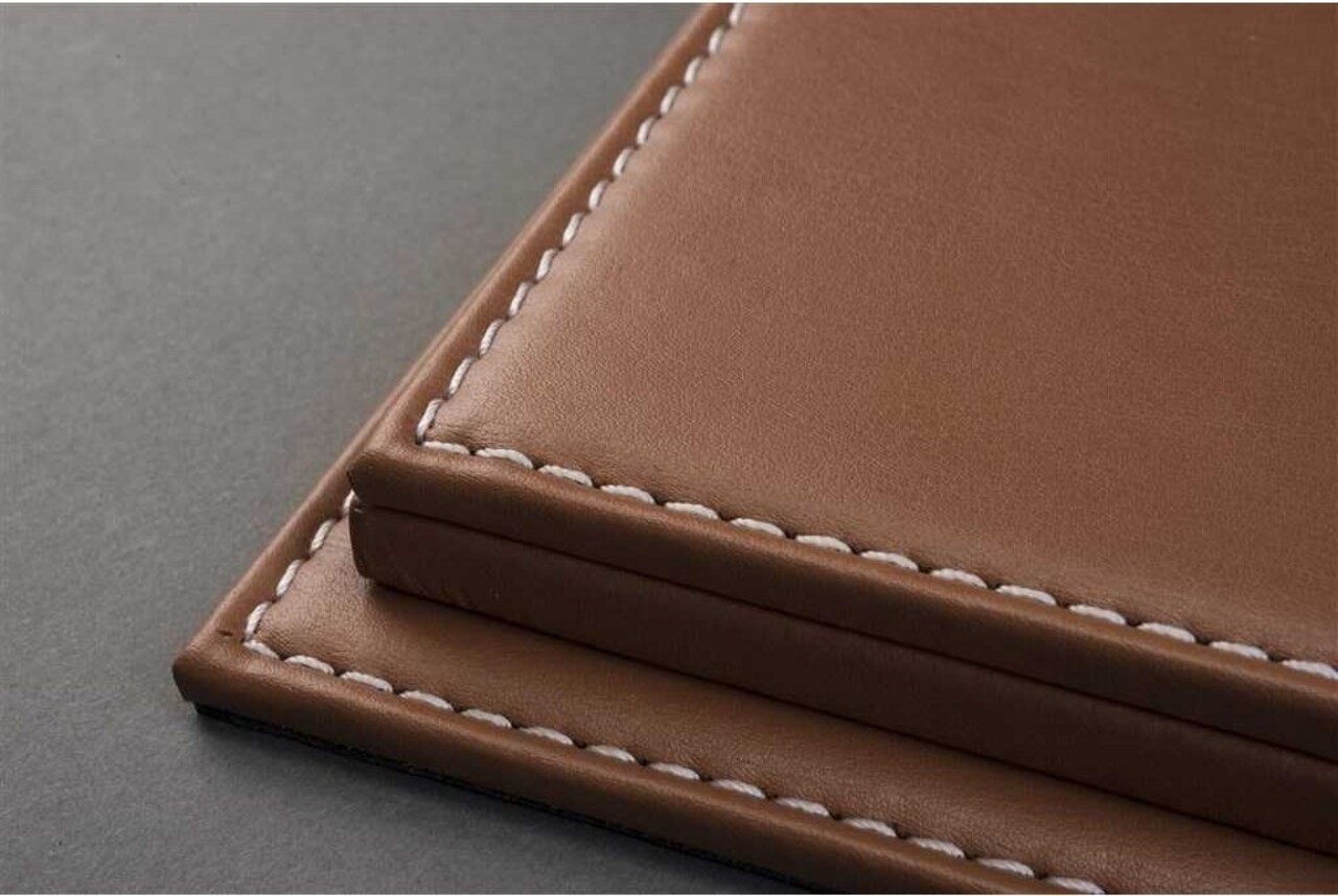 Atlantic Acrylic Display Case Mulhouse + Brown Leather Base - 1:12 - Atlantic Atlantic Acrylic Display Case Mulhouse + Brown Leather Base - 1:12 - Atlantic