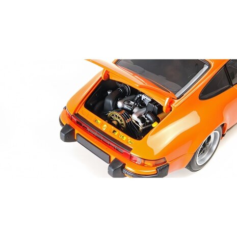 Porsche Porsche 911 Carrera Coupé 1983 - 1:18 - Minichamps