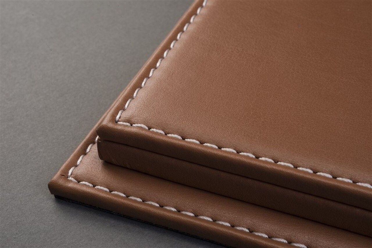 Atlantic Acrylic Display Case Mulhouse with Brown Leather Base - 1:18 - Atlantic Atlantic Acrylic Display Case Mulhouse with Brown Leather Base - 1:18 - Atlantic