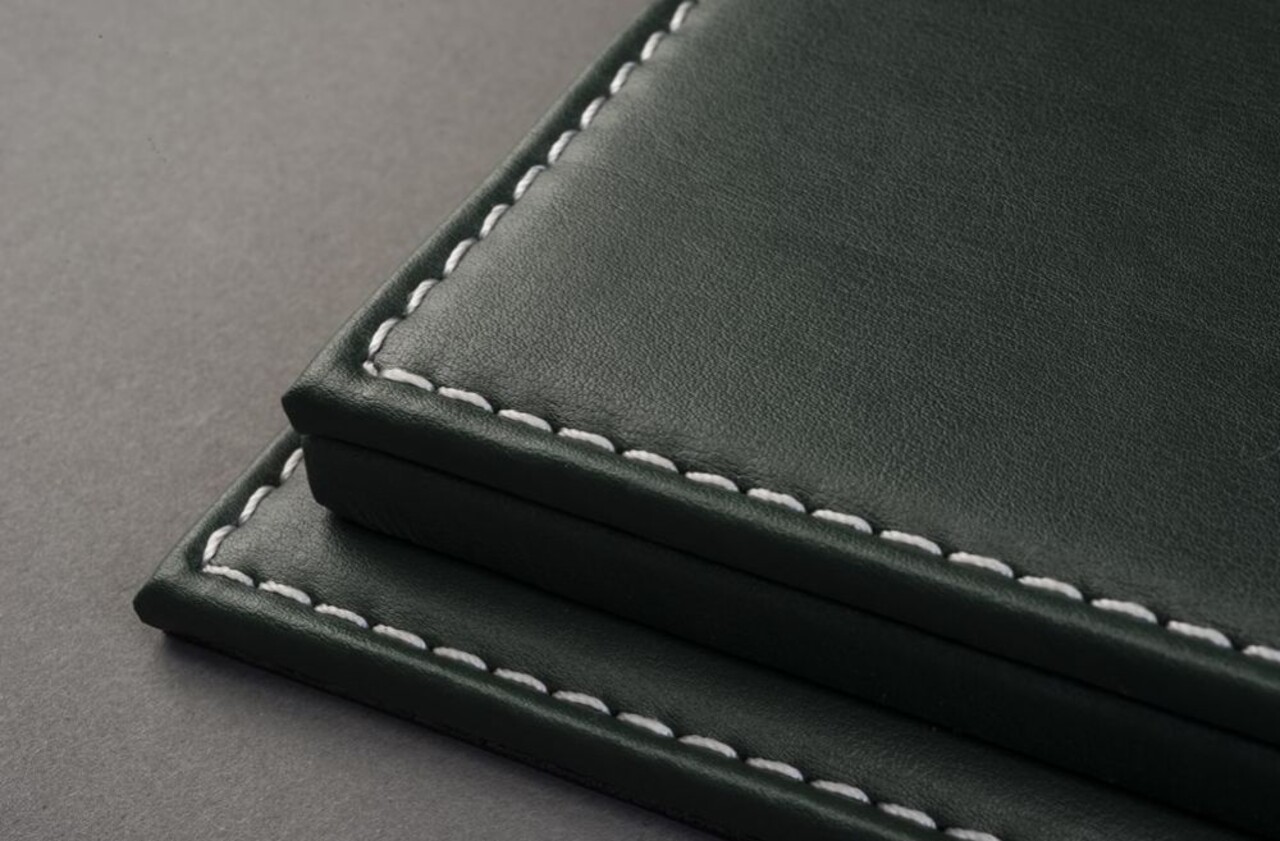 Atlantic Acrylic Display Case Mulhouse with Dark Green Leather Base - 1:18 - Atlantic Atlantic Acrylic Display Case Mulhouse with Dark Green Leather Base - 1:18 - Atlantic