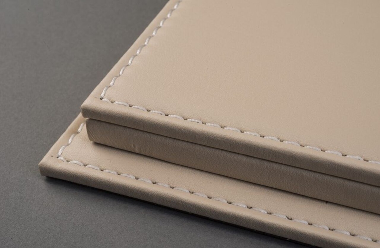 Atlantic Acrylic Display Case Mulhouse with Beige Leather Base - 1:18 - Atlantic Atlantic Acrylic Display Case Mulhouse with Beige Leather Base - 1:18 - Atlantic