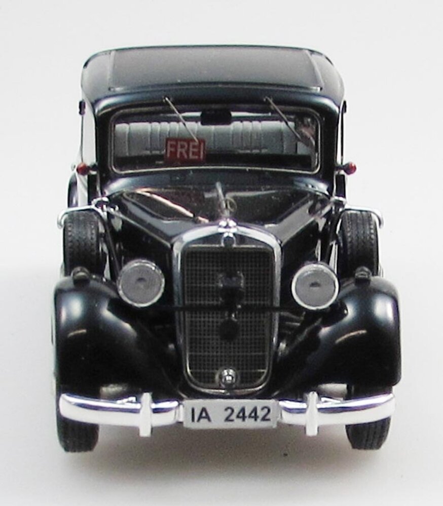 Mercedes-Benz Mercedes-Benz 260D W138 Pullman Landaulet Berlin Taxi 1936 / 1940 - 1:43 - Esval Models Mercedes-Benz Mercedes-Benz 260D W138 Pullman Landaulet Berlin Taxi 1936 / 1940 - 1:43 - Esval Models