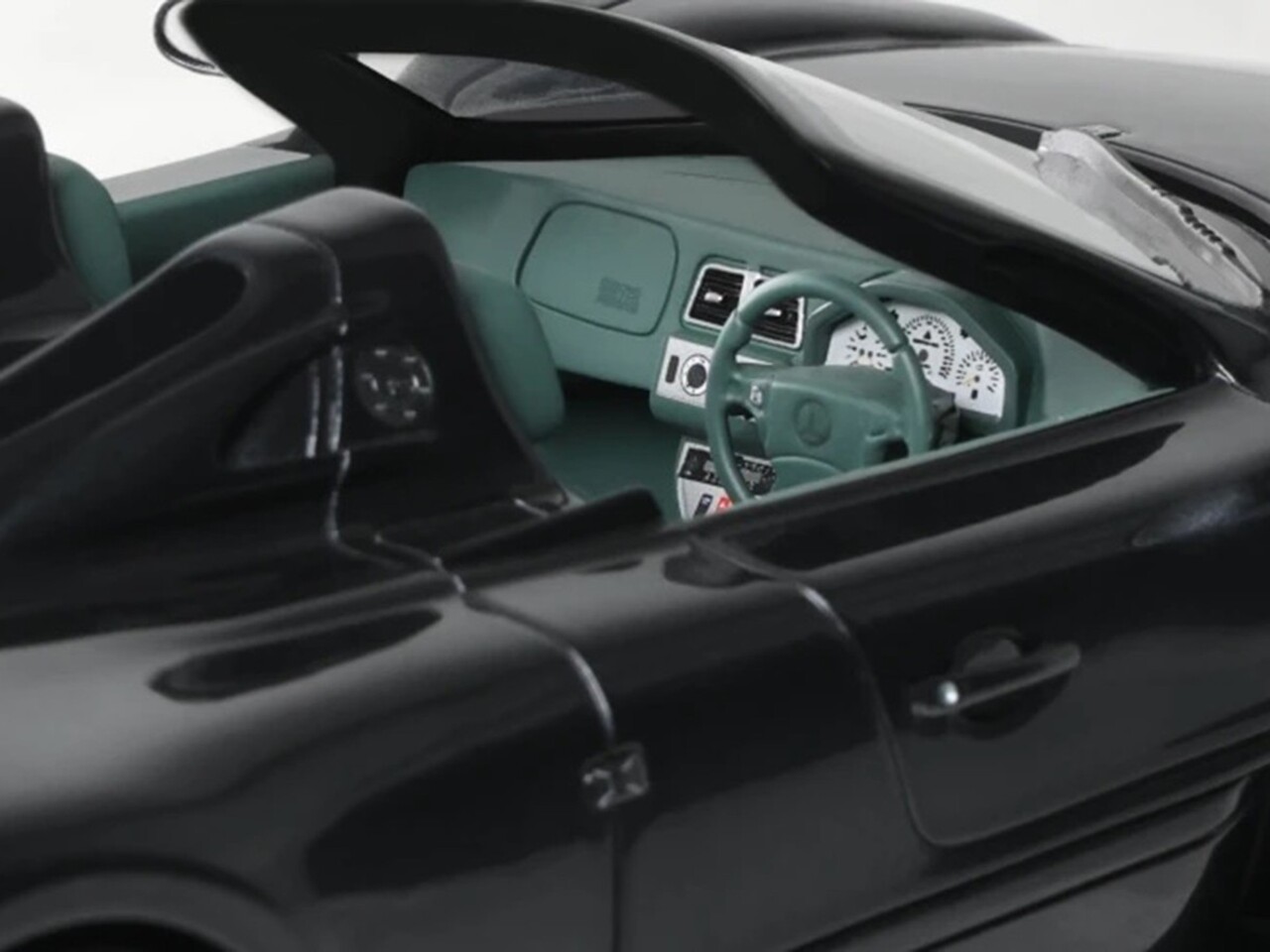 Mercedes-Benz Mercedes-Benz CLK-GTR Roadster - 1:18 - GT Spirit Mercedes-Benz Mercedes-Benz CLK-GTR Roadster - 1:18 - GT Spirit