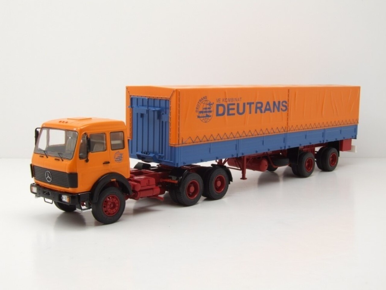 Mercedes-Benz Mercedes-Benz NG 2232 Tractor 6x2 + Curtainside Trailer 'Deutrans' 1980 - 1:43 - Premium ClassiXXs Mercedes-Benz Mercedes-Benz NG 2232 Tractor 6x2 + Curtainside Trailer 'Deutrans' 1980 - 1:43 - Premium ClassiXXs