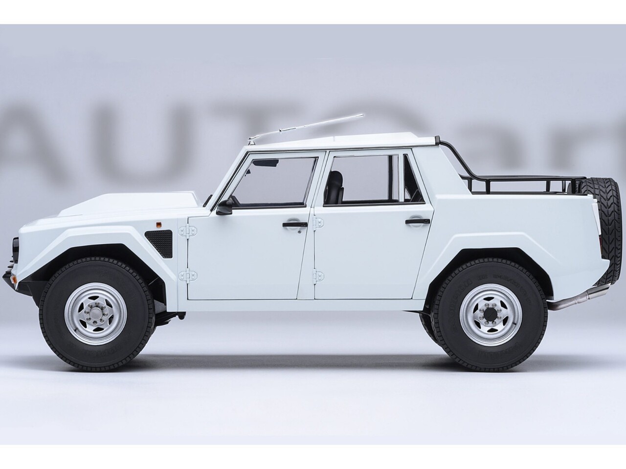Lamborghini Lamborghini LM002 Pick-Up 1986 - 1:18 - AUTOart Lamborghini Lamborghini LM002 Pick-Up 1986 - 1:18 - AUTOart