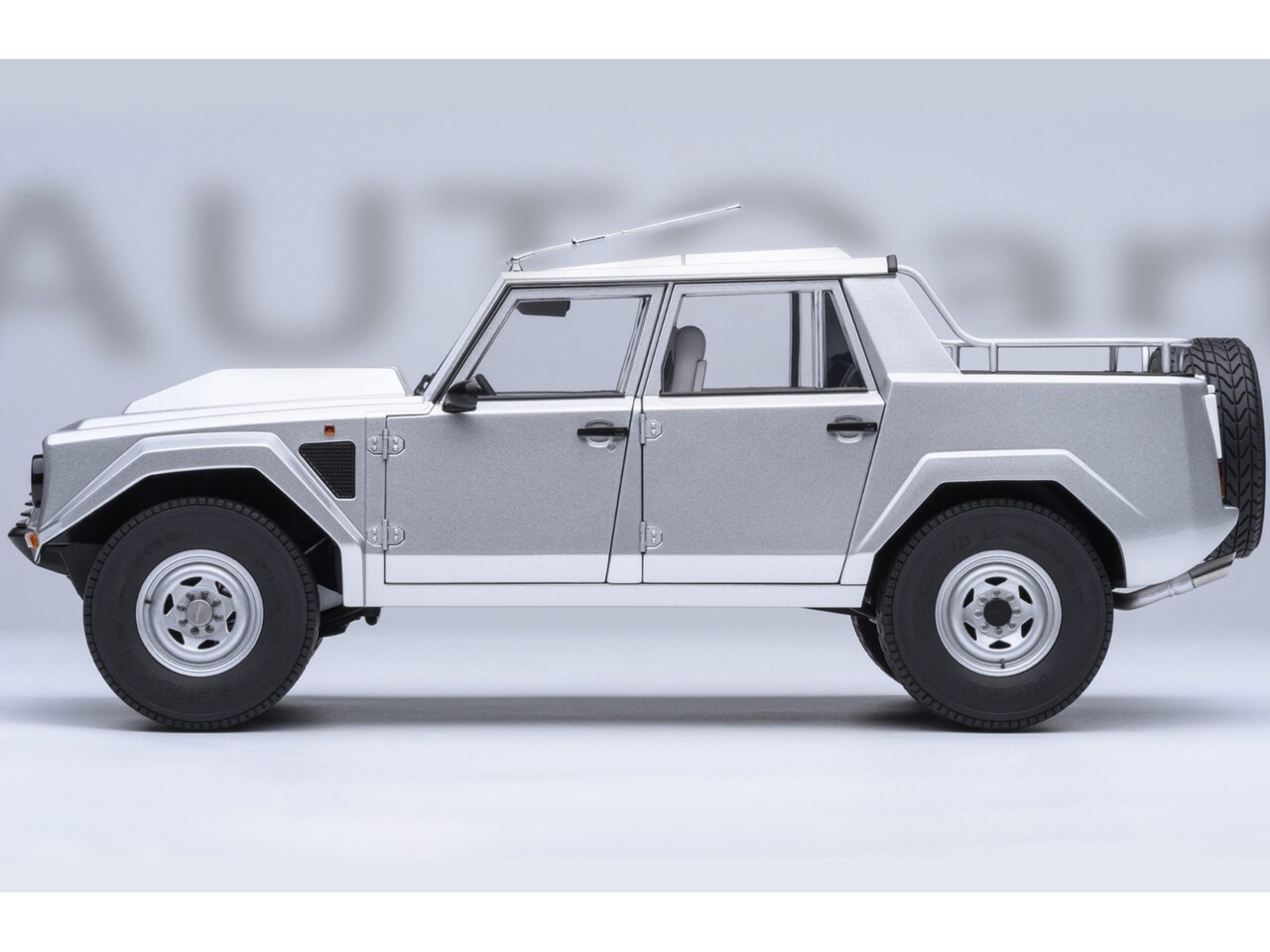 Lamborghini Lamborghini LM002 Pick-Up 1986 - 1:18 - AUTOart Lamborghini Lamborghini LM002 Pick-Up 1986 - 1:18 - AUTOart