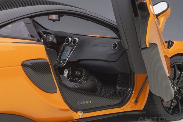 McLaren McLaren 600LT 2019 - 1:18 - AUTOart McLaren McLaren 600LT 2019 - 1:18 - AUTOart