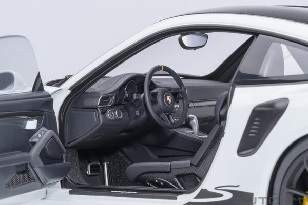 Porsche Porsche 911 (991.2) GT2 RS Weissach Package - 1:18 - AUTOart Porsche Porsche 911 (991.2) GT2 RS Weissach Package - 1:18 - AUTOart