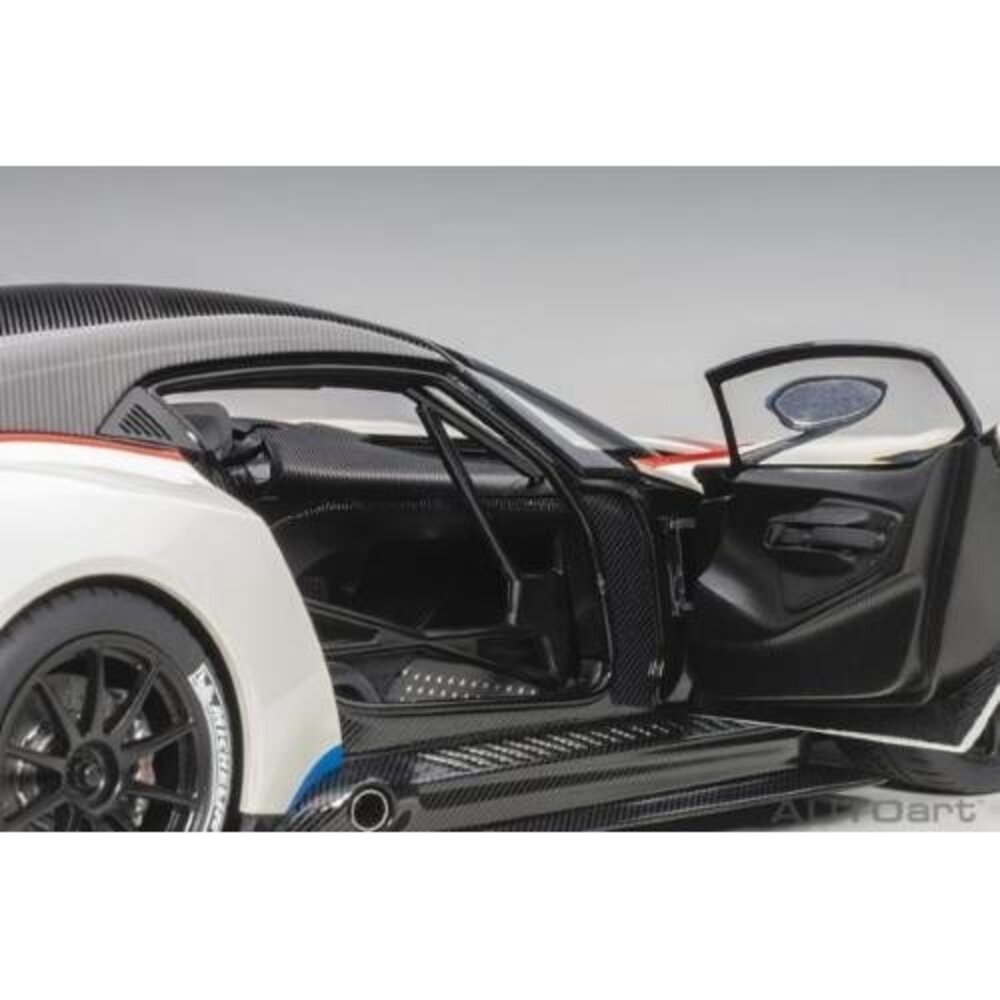 Aston Martin Aston Martin Vulcan Coupe 2015 (+ Blue + Red Stripes) - 1:18 - AUTOart Aston Martin Aston Martin Vulcan Coupe 2015 (+ Blue + Red Stripes) - 1:18 - AUTOart