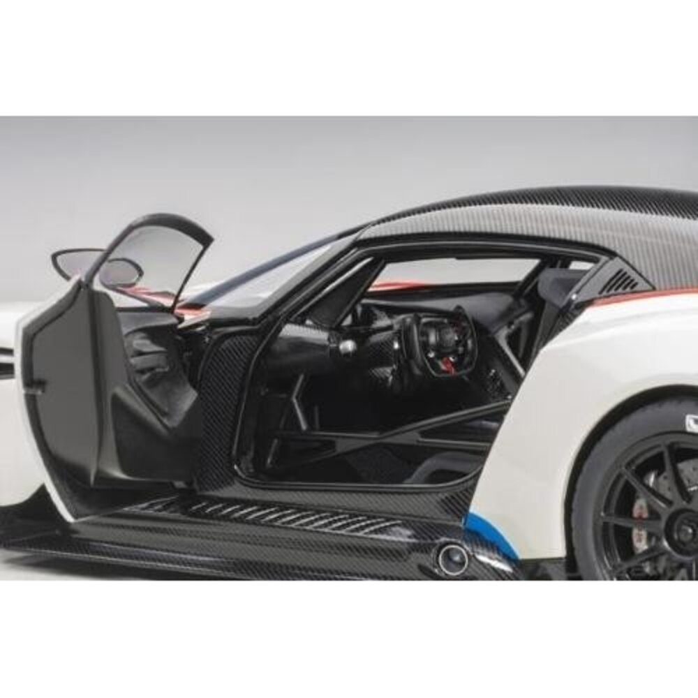 Aston Martin Aston Martin Vulcan Coupe 2015 (+ Blue + Red Stripes) - 1:18 - AUTOart Aston Martin Aston Martin Vulcan Coupe 2015 (+ Blue + Red Stripes) - 1:18 - AUTOart
