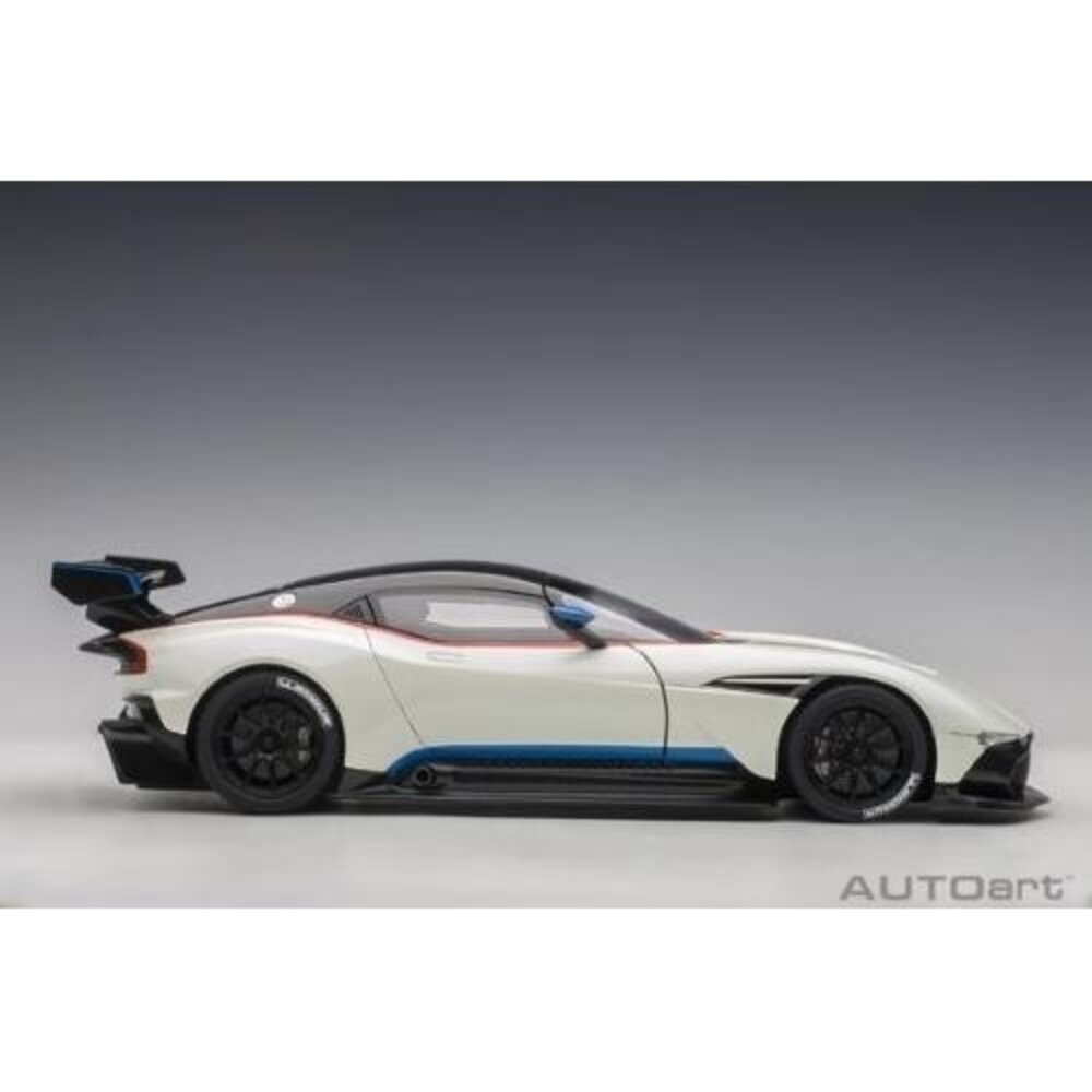 Aston Martin Aston Martin Vulcan Coupe 2015 (+ Blue + Red Stripes) - 1:18 - AUTOart Aston Martin Aston Martin Vulcan Coupe 2015 (+ Blue + Red Stripes) - 1:18 - AUTOart