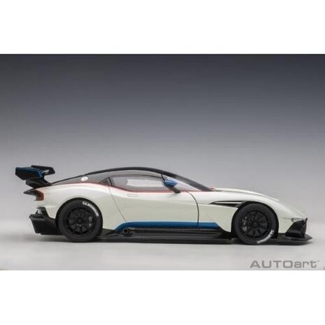 Aston Martin Aston Martin Vulcan Coupe 2015 (+ Blue + Red Stripes) - 1:18 - AUTOart Aston Martin Aston Martin Vulcan Coupe 2015 (+ Blue + Red Stripes) - 1:18 - AUTOart