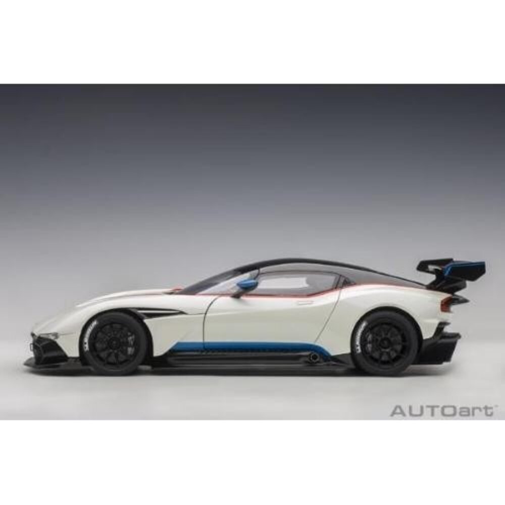 Aston Martin Aston Martin Vulcan Coupe 2015 (+ Blue + Red Stripes) - 1:18 - AUTOart Aston Martin Aston Martin Vulcan Coupe 2015 (+ Blue + Red Stripes) - 1:18 - AUTOart