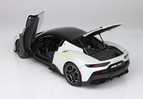 Maserati Maserati MC20 Gloss Black Roof 2020   - 1:18 - BBR