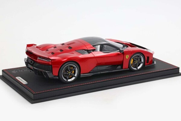 Ferrari Ferrari F80 2024 Silver Rims + Showcase - 1:18 - BBR Ferrari Ferrari F80 2024 Silver Rims + Showcase - 1:18 - BBR