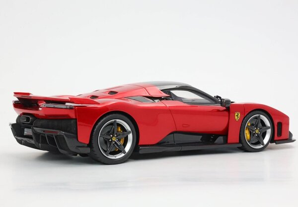 Ferrari Ferrari F80 2024 Silver Rims + Showcase - 1:18 - BBR Ferrari Ferrari F80 2024 Silver Rims + Showcase - 1:18 - BBR