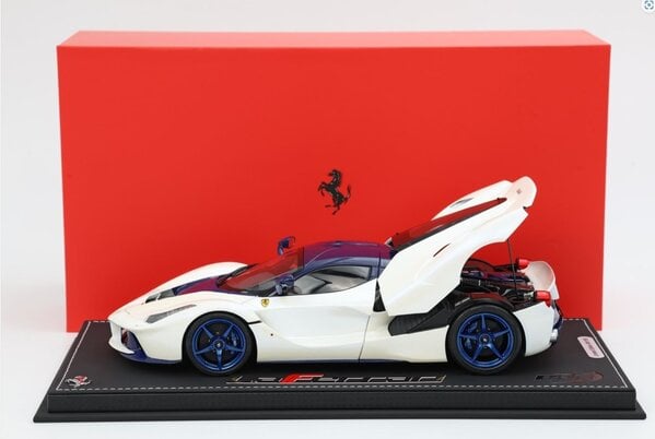 Ferrari Ferrari Laferrari 2013 + Showcase - 1:18 - BBR Ferrari Ferrari Laferrari 2013 + Showcase - 1:18 - BBR
