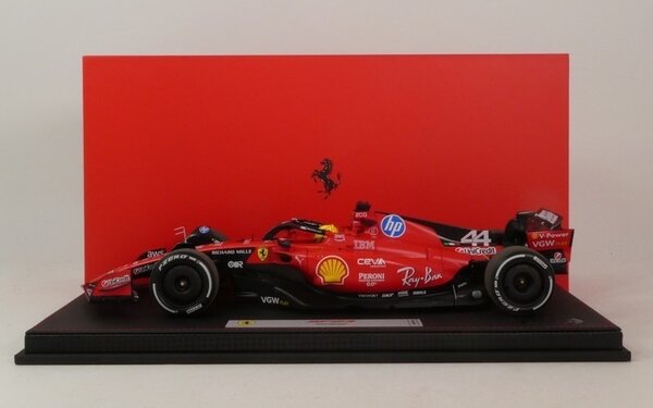 Formule 1 Ferrari F1 SF-23 #44 Test Circuit Fiorano 2025 L.Hamilton + Driver Figure + Showcase - 1:18 - BBR Formule 1 Ferrari F1 SF-23 #44 Test Circuit Fiorano 2025 L.Hamilton + Driver Figure + Showcase - 1:18 - BBR