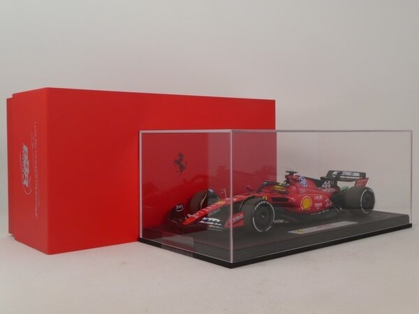 Formule 1 Ferrari F1 SF-23 #44 Test Circuit Fiorano 2025 L.Hamilton + Driver Figure + Showcase - 1:18 - BBR Formule 1 Ferrari F1 SF-23 #44 Test Circuit Fiorano 2025 L.Hamilton + Driver Figure + Showcase - 1:18 - BBR